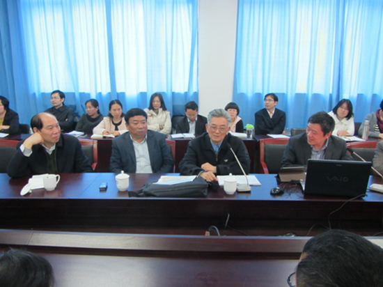 吴松出席报告会,项海帆(右二)做报告