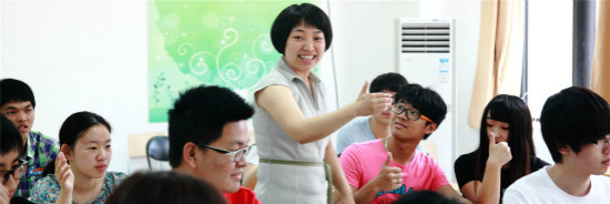 课堂中的谭默言